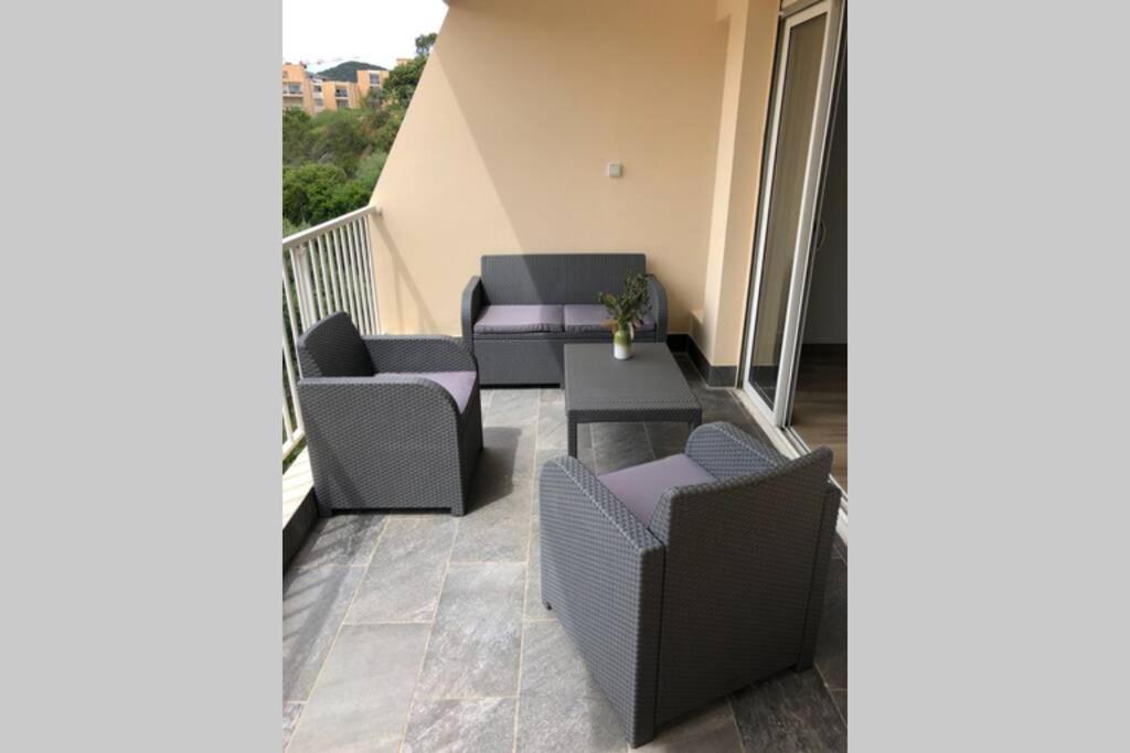 Apartment Spacieux Entierement Renove